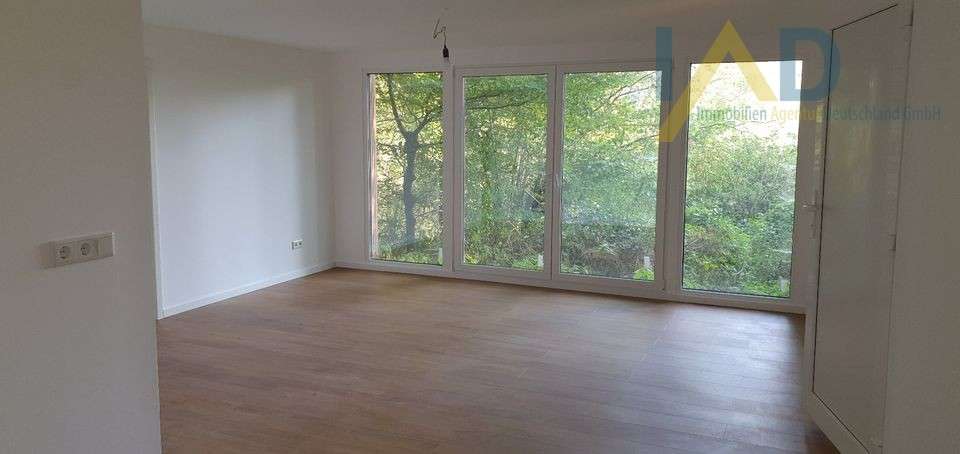 Eleganter Bungalow auf großzügigem Erbbaugrundstück in ruhiger, naturnaher Lage in Wienhausen. – Wienhausen – Bild 1 von 3