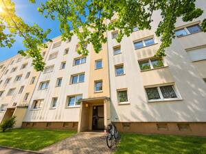++ helle 3-Raum Wohnung mit Loggia und Einbauküche in Zwickau-Mosel - nahe dem VW Werk ++ – 8058 Zwickau – Vorschaubild 2