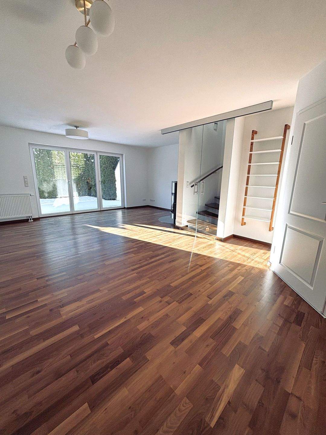 ATTRAKTIVE DOPPELHAUSHÄLFTE MIT SÜDGARTEN IN RUHIGER LAGE VON MÜNCHEN-TRUDERING – München – Bild 1 von 9