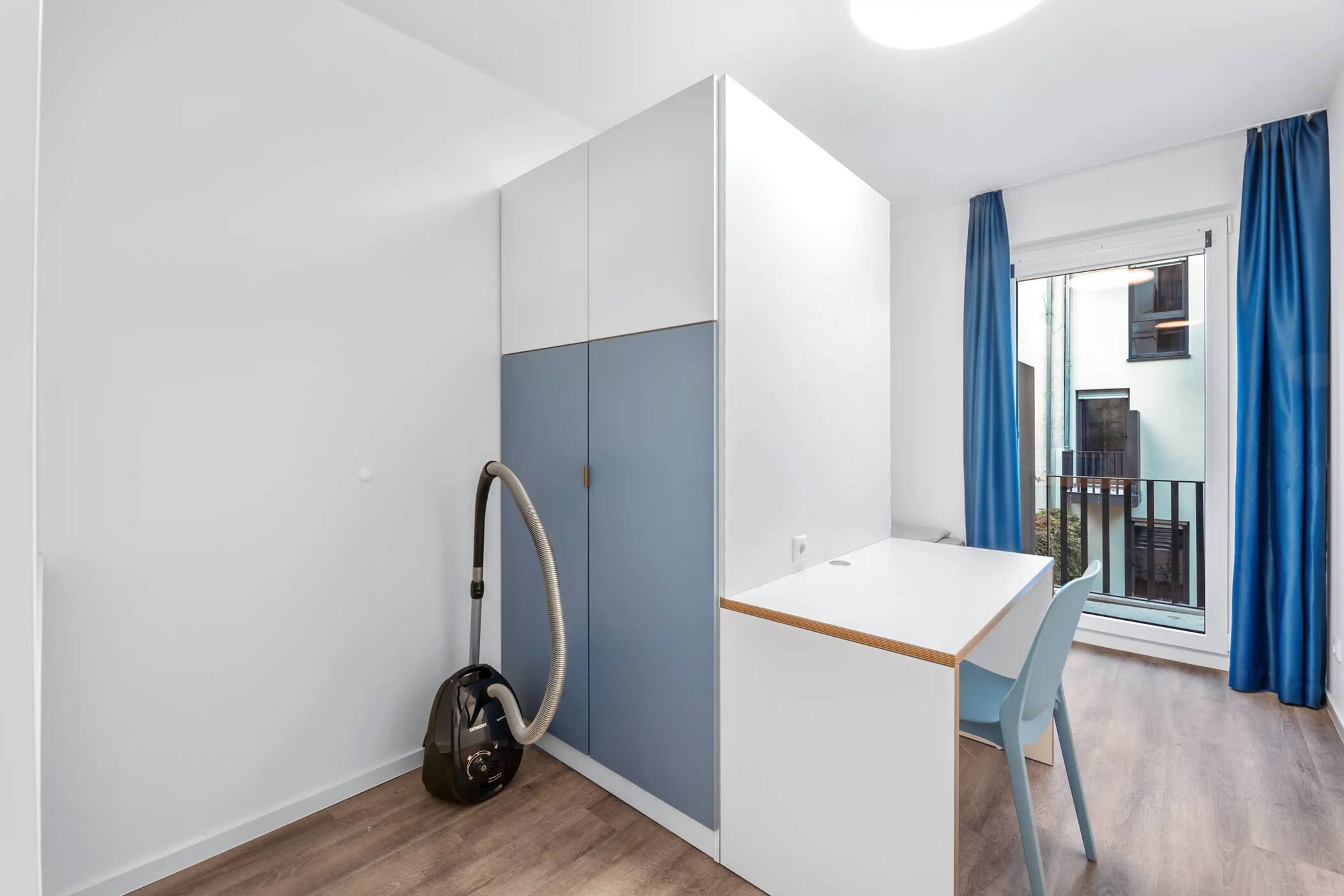Möbliertes Studio mit Balkon – Berlin – Vorschaubild 2