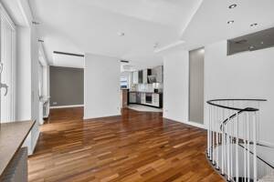 GEORGI: Moderne Maisonette-Wohnung mit zwei Balkonen & Homeoffice in Pasing