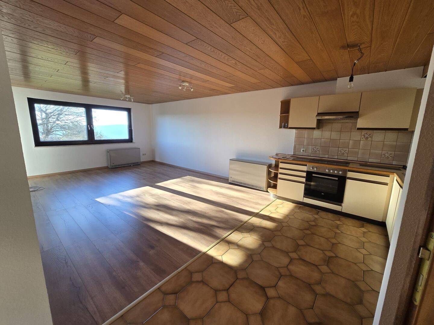 Helle 2-Zimmer-Wohnung mit Traumblick, Südbalkon und Tiefgarage in Monakam – Bad Liebenzell – Vorschaubild 2