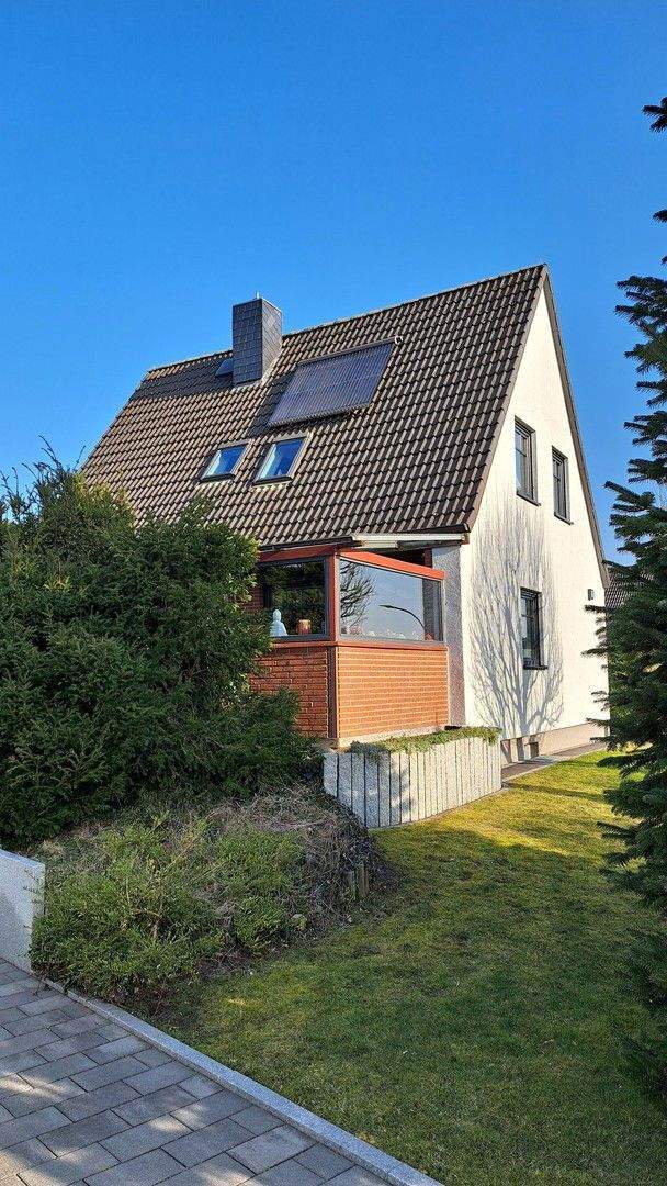 Modernisiert, großzügig, familienfreundlich - Einfamilienhaus mit Gartenparadies und Vollkeller – Uetersen – Bild 1 von 9