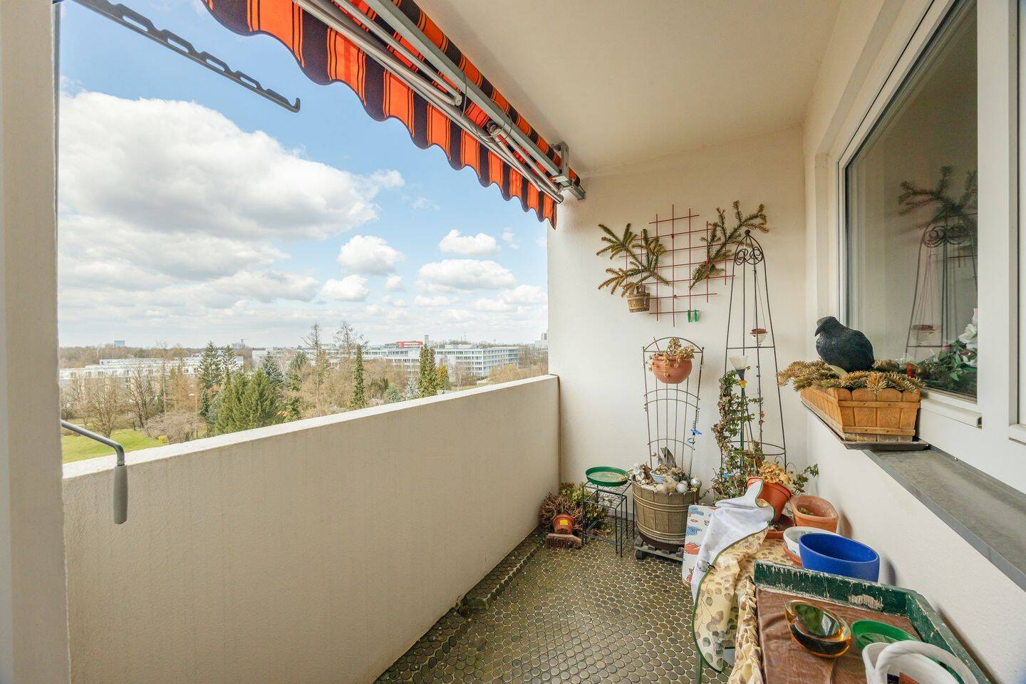 Voll möblierte 3-Zimmer-Wohnung mit sonniger Westloggia – München – Vorschaubild 9