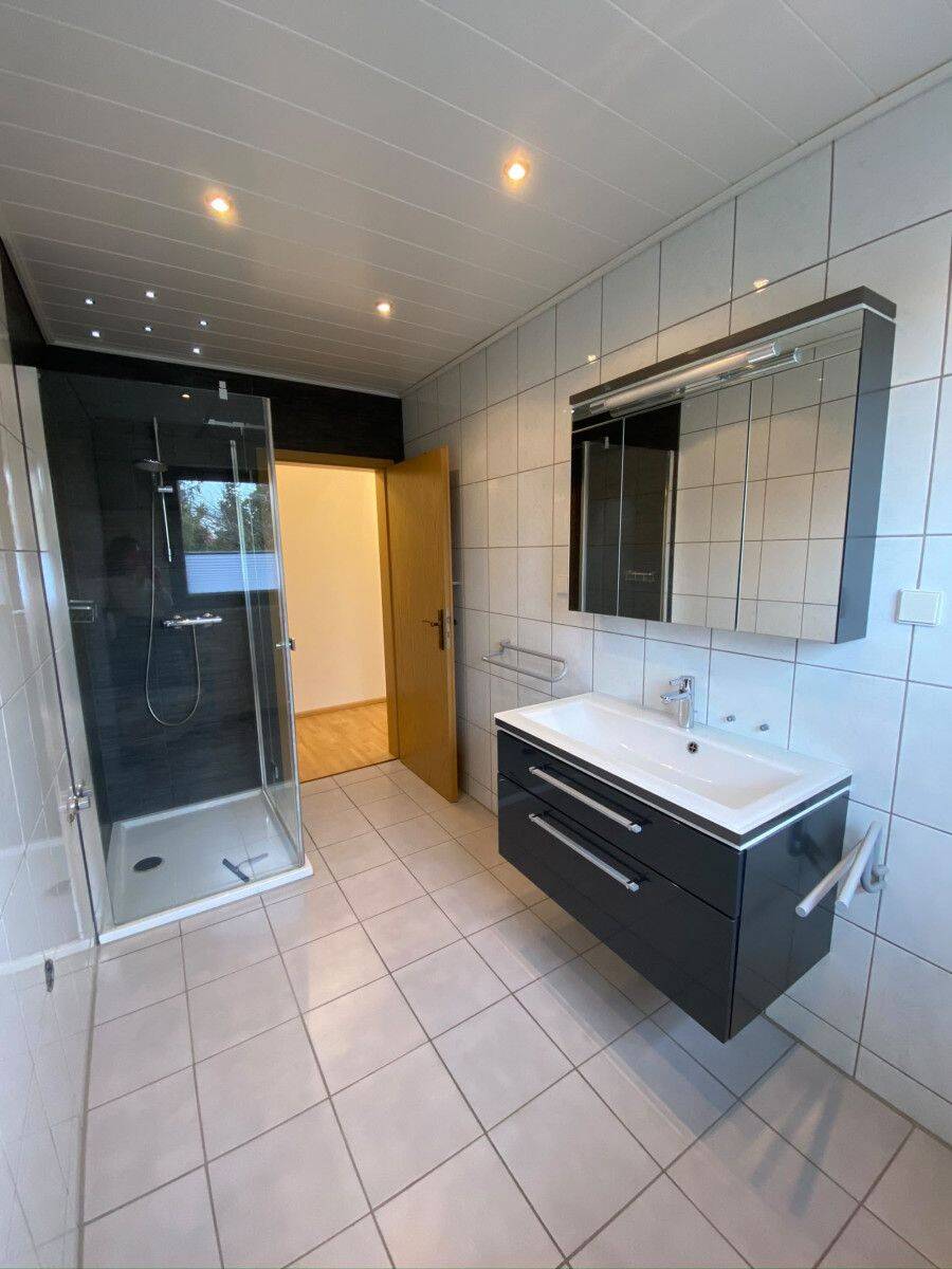 Moderne, frisch renovierte Maisonette mit Atelier – Wolfsburg – Vorschaubild 4