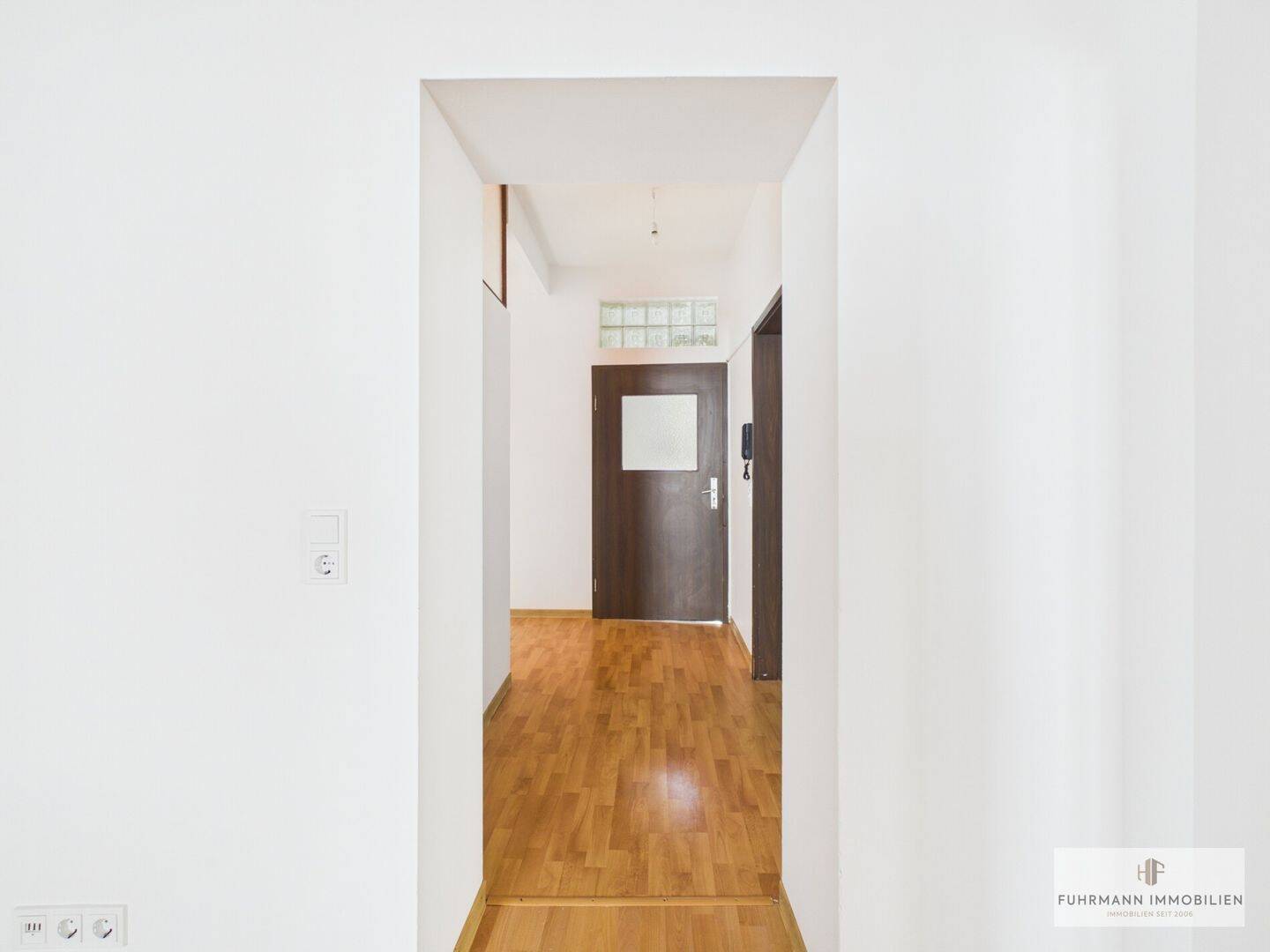 Lichtdurchflutete 4 ZKB Wohnung mit Loggia in gepflegtem Dreifamilienhaus in Saarbrücken-Malstatt – Saarbrücken – Vorschaubild 2