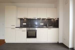 **Großzügie 4- Zimmer-Wohnung im 3.OG mit EBK, Balkon, HWR und Gäste-WC** – 4103 Leipzig – Vorschaubild 3
