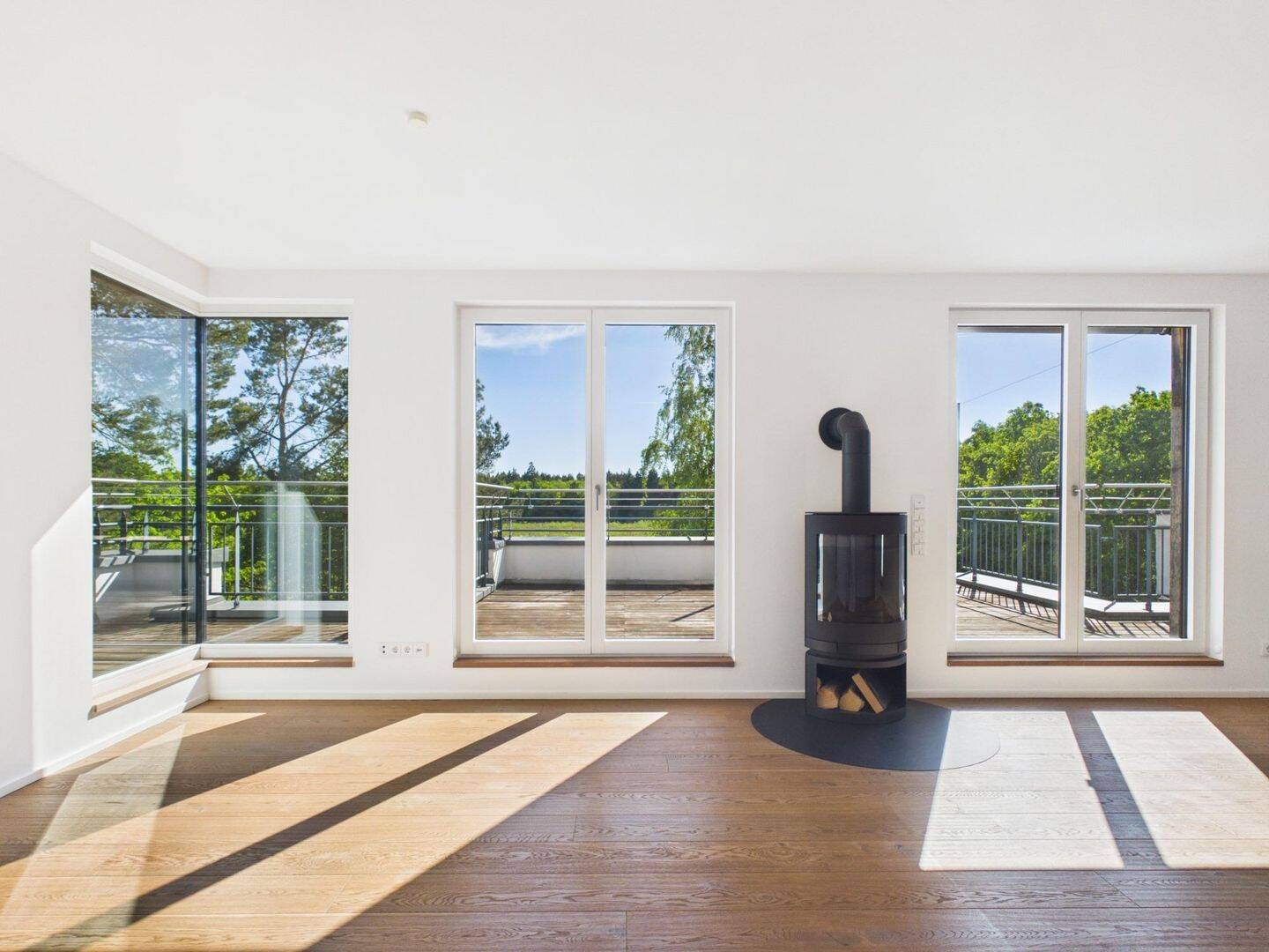 Willkommen in Ihrem Penthouse mit Dachterrasse in ruhiger Waldrandlage – München – Vorschaubild 2