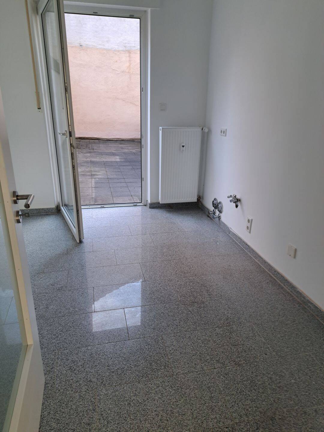 Topp moderne 2-Zimmer-Wohnung mit Terrasse in einem gepflegten Anwesen Fürth-Süd – Fürth – Vorschaubild 2