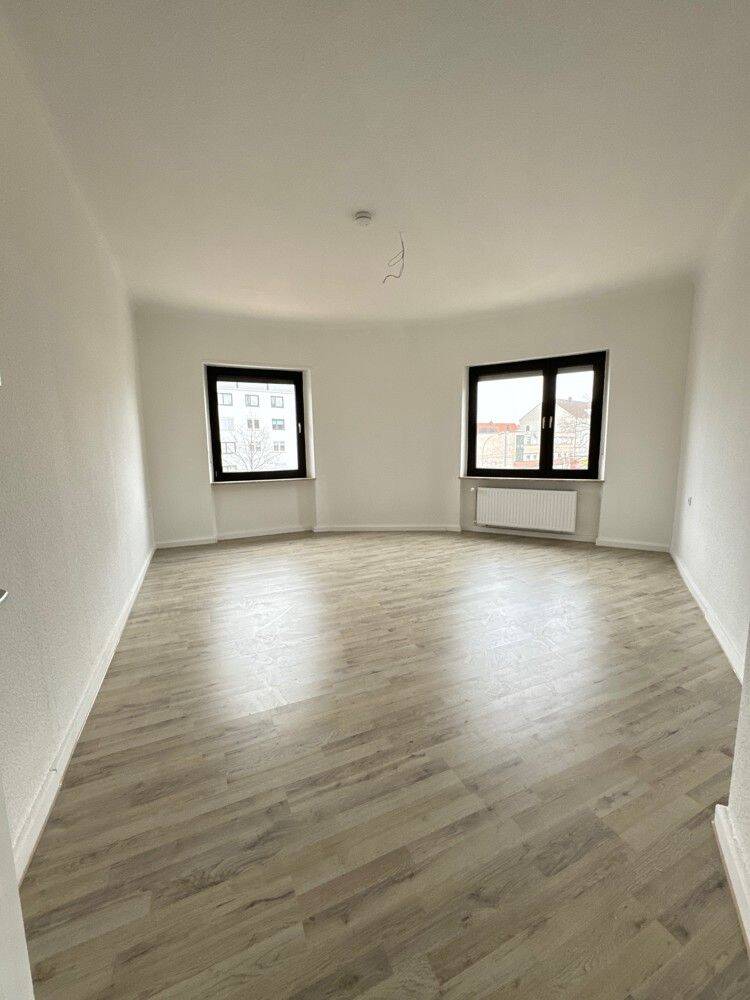 Helle renovierte 4-ZKB Wohnung mit Balkon in verkehrsgünstiger Lage – Saarbrücken – Vorschaubild 3