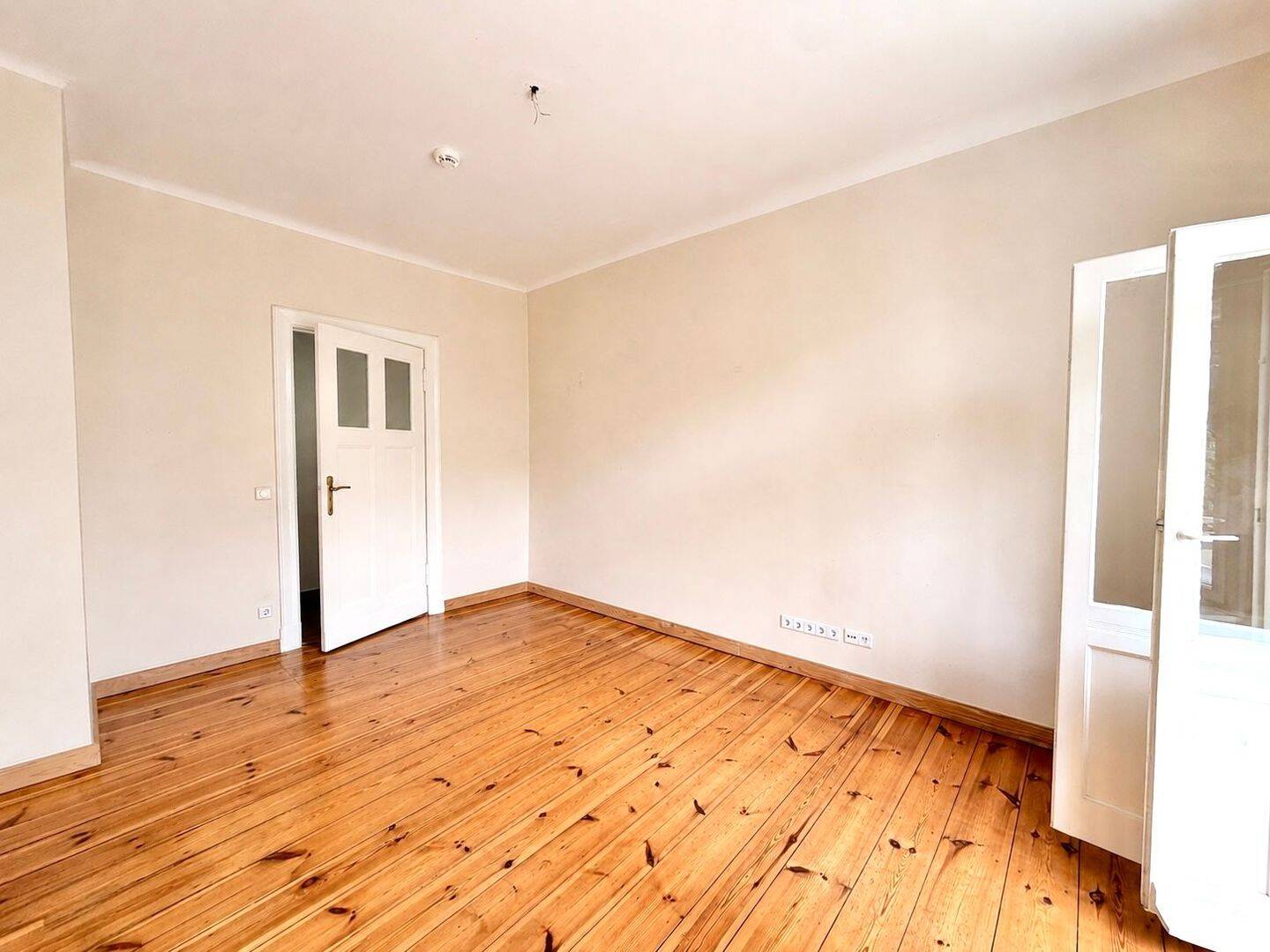 Bezugsfrei: 2-Zimmer-Altbaucharme mit sonnigem Balkon zum Innenhof in Steglitz – Berlin – Vorschaubild 7