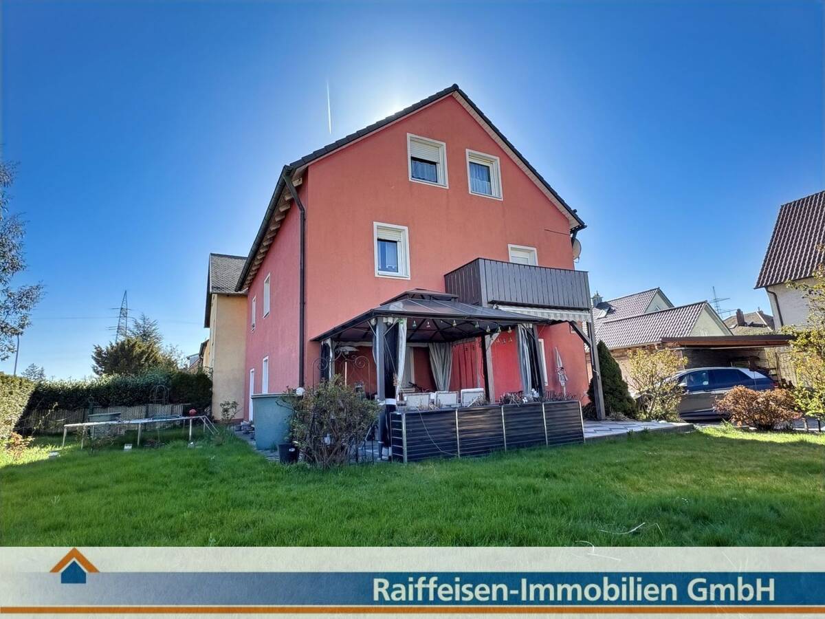 Attraktives 2-Familienhaus in Schwabelweis – 93055 Regensburg – Bild 1 von 9
