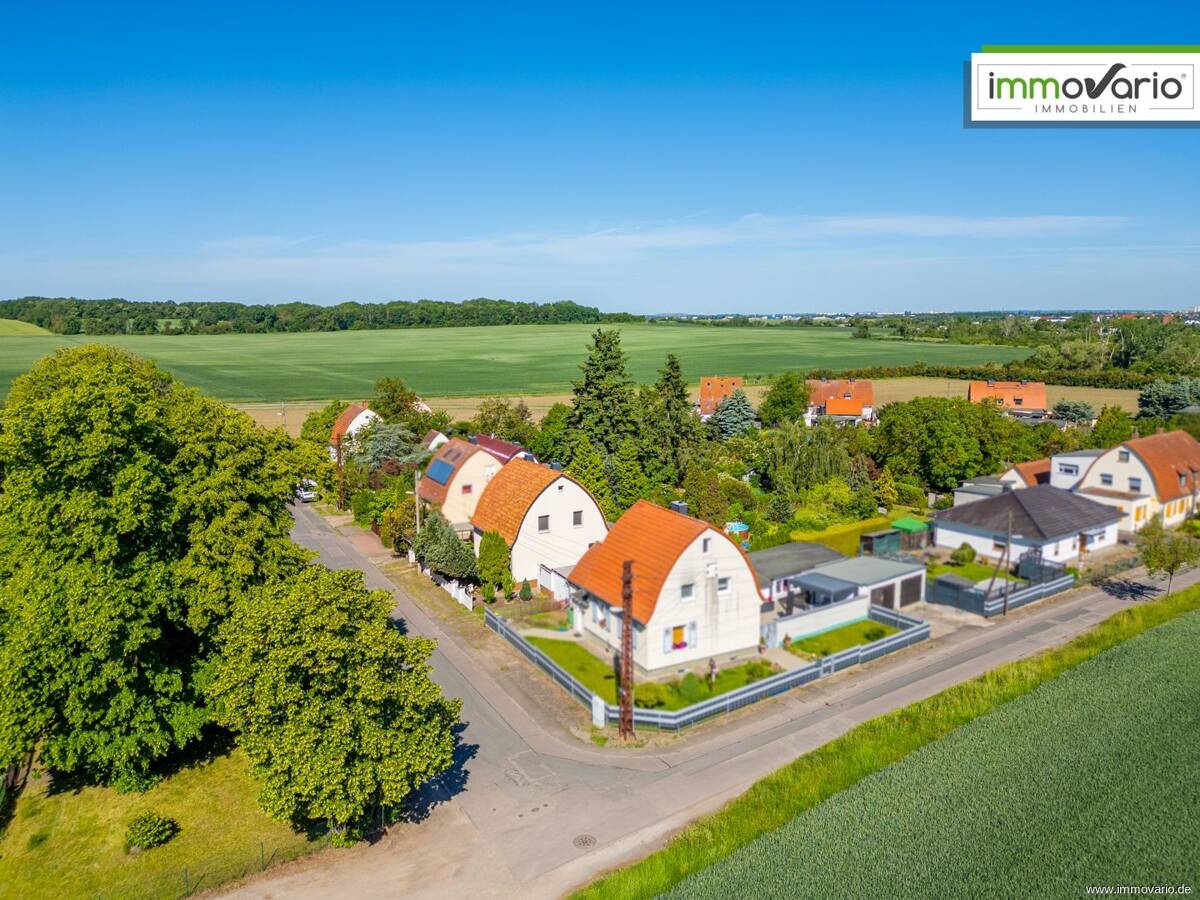 Einfamilienhaus mit großem Grundstück und Ausbaureserve in absolut ruhiger Feldrandlage! – 39122 Magdeburg – Bild 1 von 9
