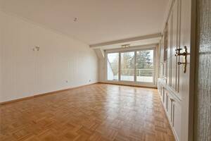 gemütliche 3 Zi. DG-Wohnung in Hamburg Rissen: 74 m² mit Südwest-Loggia & Garage in familiärer Lage – 22559 Hamburg – Vorschaubild 3