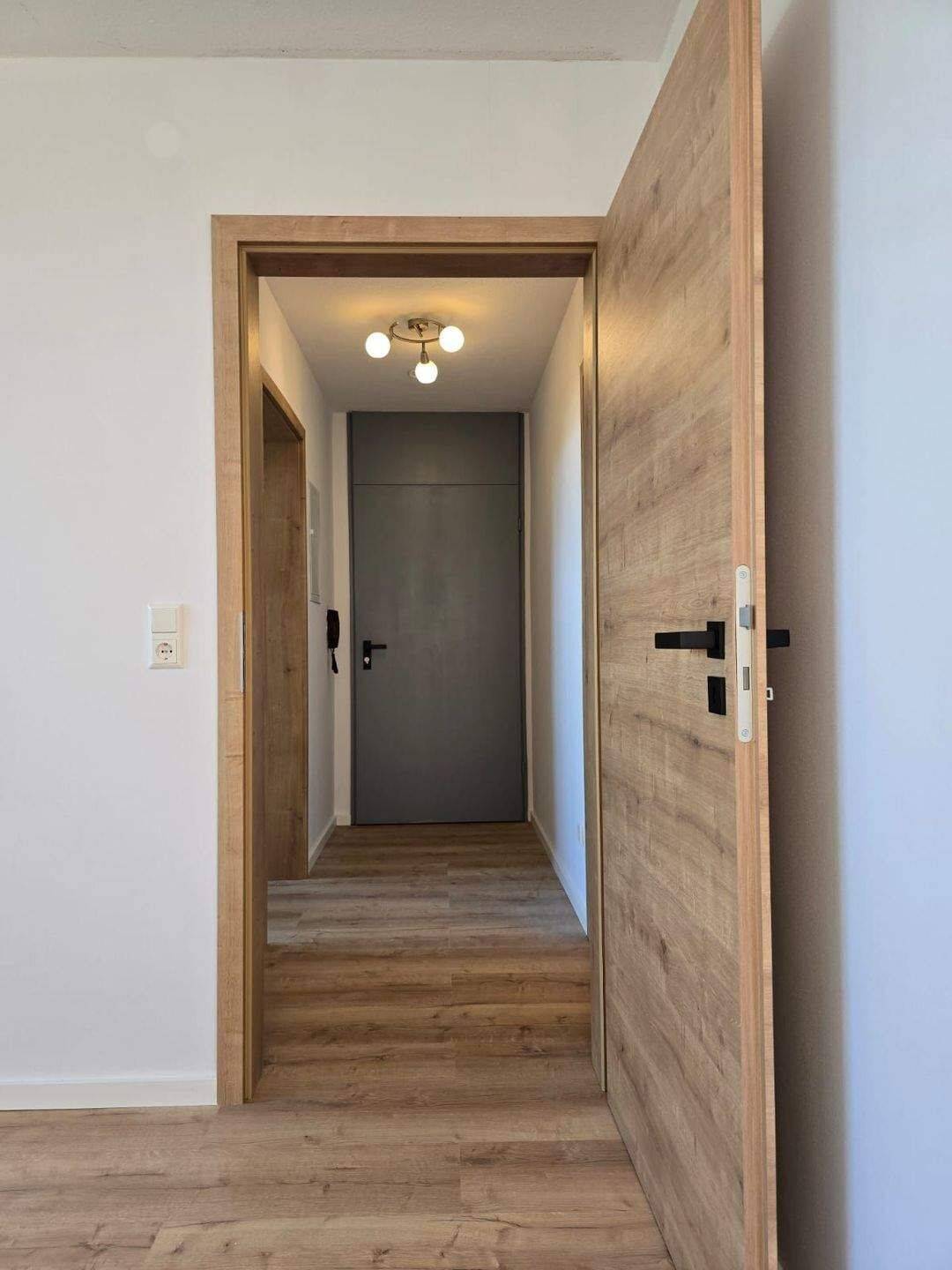 Erstbezug nach hochwertiger Modernisierung – stilvolle 2,5-Zimmerwohnung mit Balkon & Aufzug – Würzburg – Vorschaubild 8