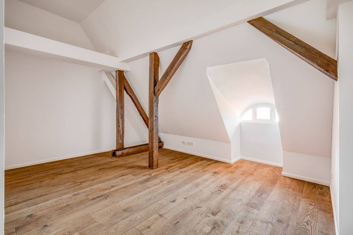 Gemütliche Dachgeschoss-Maisonette nahe der Freien Universität – Berlin – Vorschaubild 3