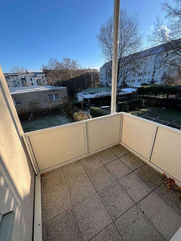 ***Geräumige 3-Raumwohnung mit neuem Fußboden und Balkon – Chemnitz – Vorschaubild 3