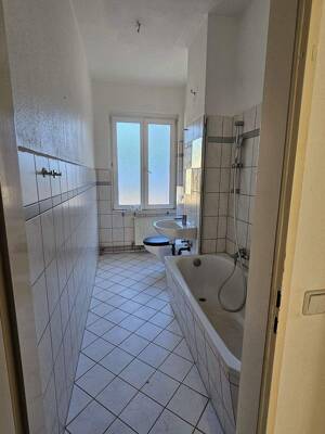 Terrassenartiger Balkon / Ruhige Radstraßenlage, verschiedene 3-Zi.-Altbauwohnung mit Südbalkon – 10243 Berlin – Vorschaubild 2