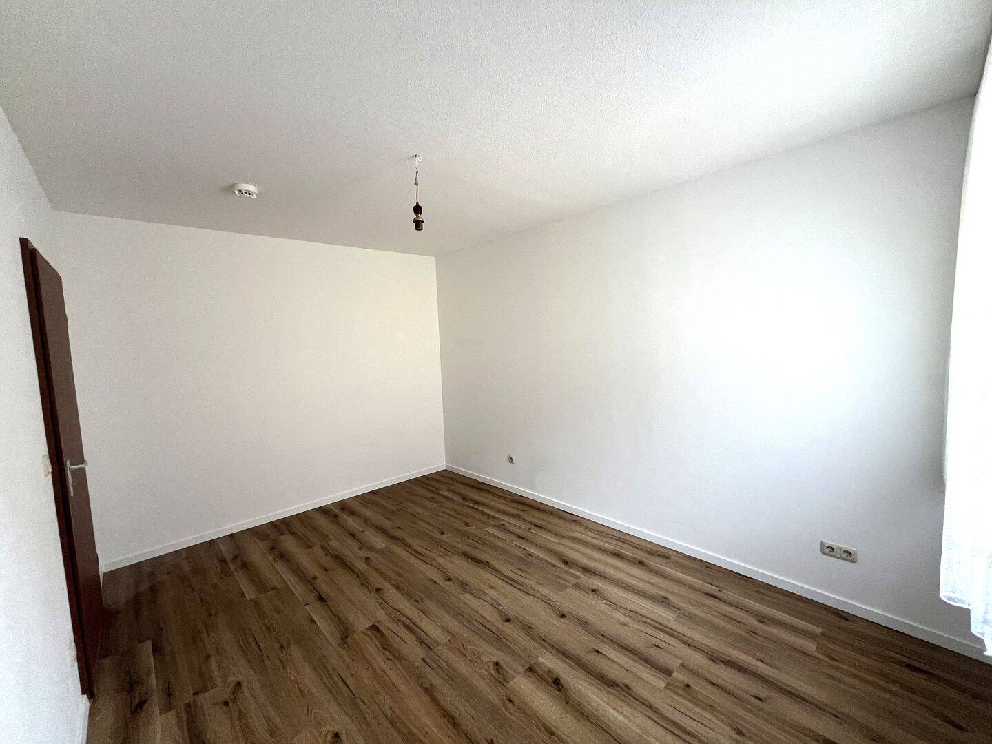 Renovierte 2-Zimmer-Wohnung mit Balkon & Aufzug – Nürnberg – Vorschaubild 7