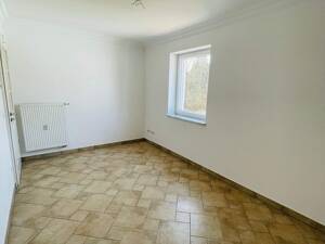 Schöne 4-Zimmerwohnung im Dachgeschoss ohne Dachschräge mit Blick ins Grüne! – 84048 Mainburg – Vorschaubild 3