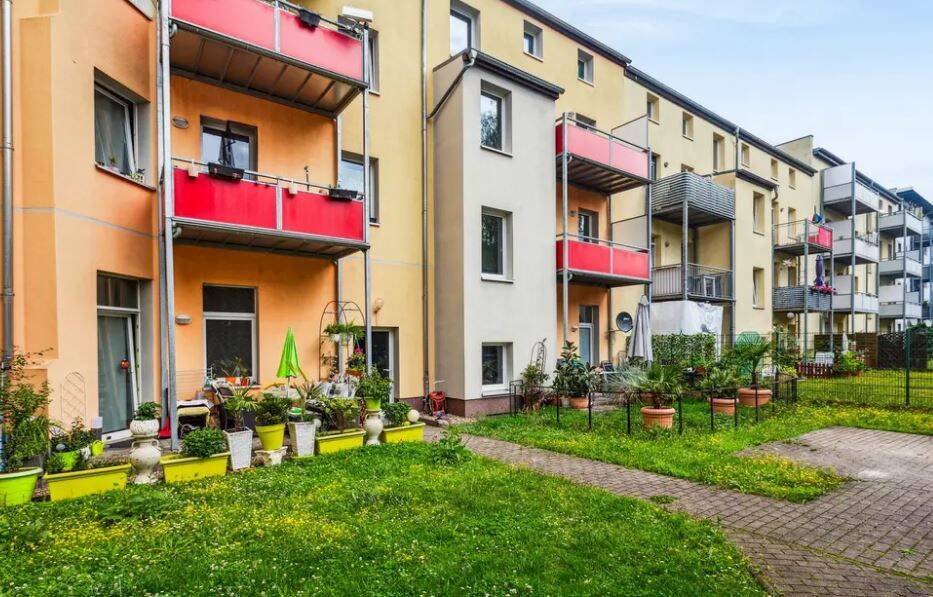 Moderne Wohnung mit Einbauküche und Balkon