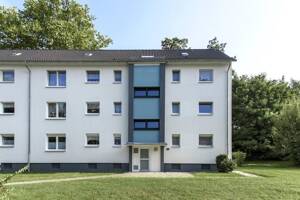 Demnächst Bezugsfertig mit neuem Wannenbad! 3,5-Zimmer-Wohnung mit Balkon und alles NEU