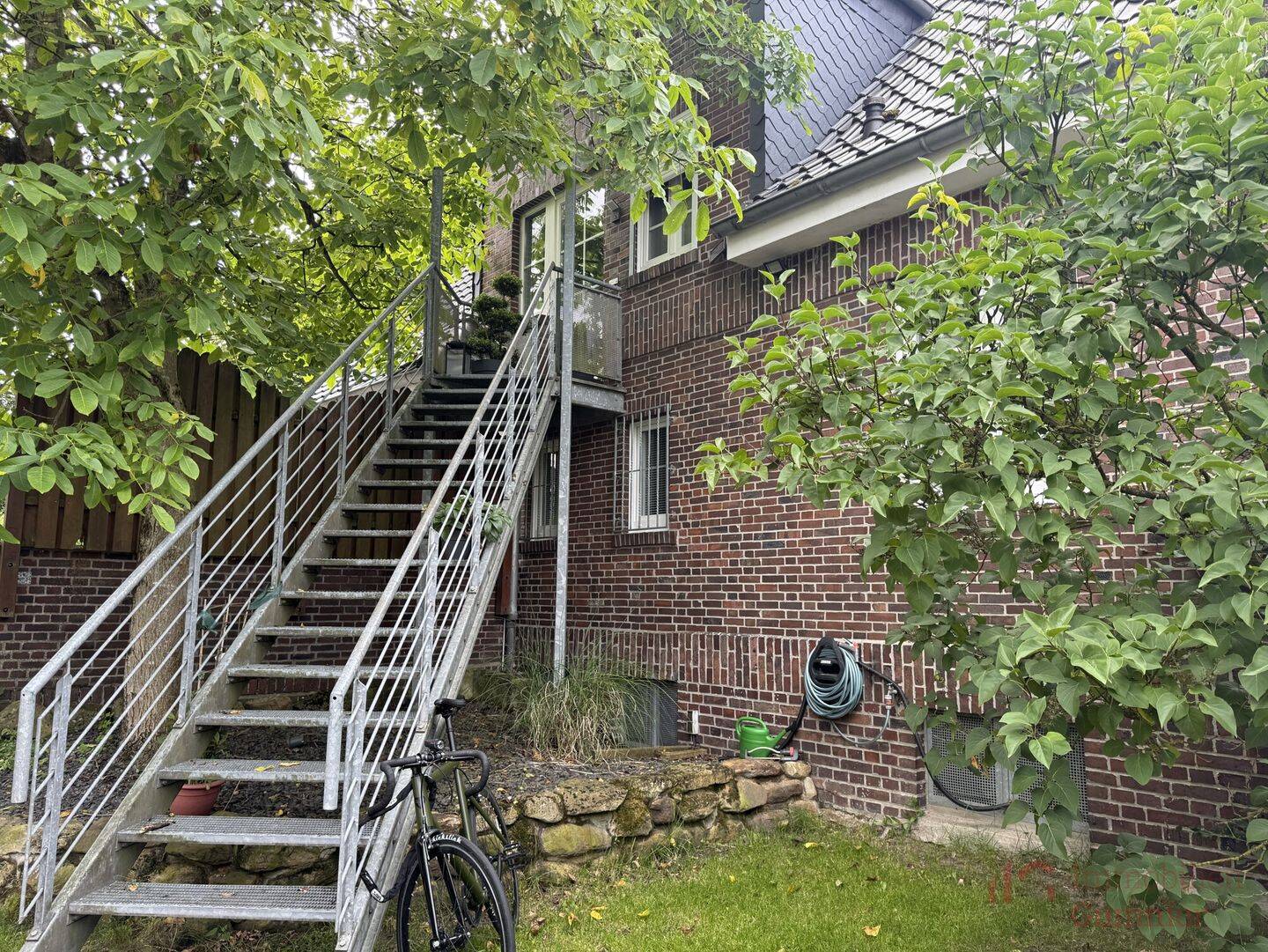IMMOBILIEN GUMNIOR präsentiert: moderne Dachgeschosswohnung in zentraler Lage von Neuenkirchen