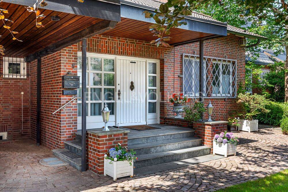 Viel Raum für Ihre Wohnideen - Großzügiges Zuhause mit Westgrundstück und Gartenidylle