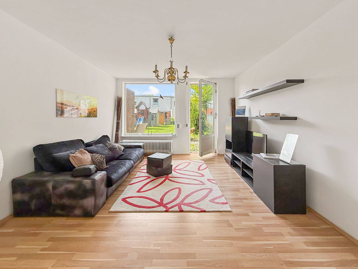 Im Vorlauf - Kleine Perle in HH-Niendorf, Reihenhaus mit Terrasse, Garten u. Gestaltungsspielraum. – Hamburg – Vorschaubild 3