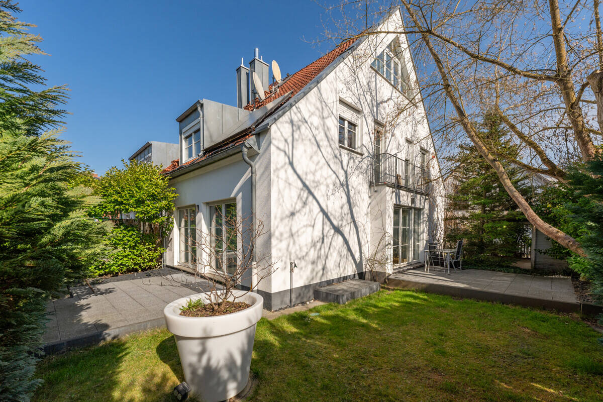 Exklusive Lage Mögeldorf / Rehhof - neuwertige DHH mit 5 Zimmer, Garten und Garage