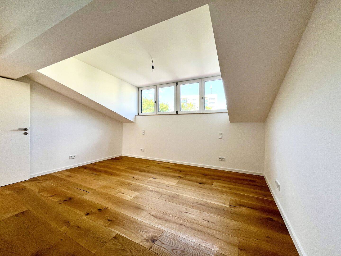 Garching: Dachgeschoss-Neubau mit hochwertiger Ausstattung und Balkon – Garching bei München – Vorschaubild 4