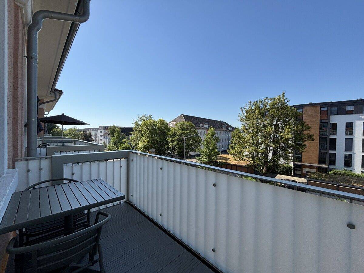 1,5-Zimmer Wohnung mit besonderem Charme, Einbauküche, Balkon, Stellplatz, Möbel abkaufbar – Villingen-Schwenningen – Vorschaubild 9