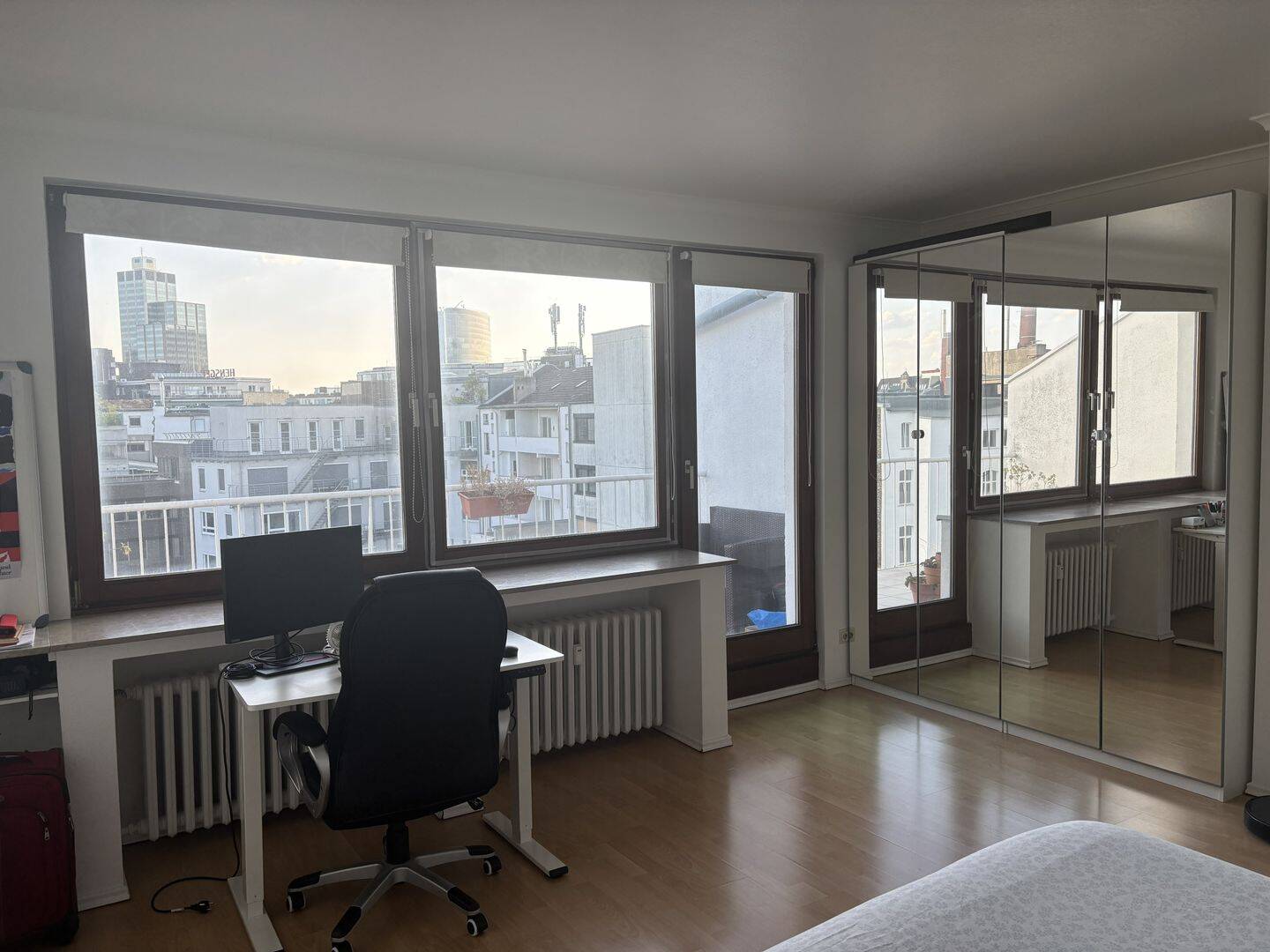 Exklusive 2-Zimmer-Wohnung mit zwei Dachterrassen und Aufzug in zentraler Lage von Düsseldorf! – Düsseldorf – Vorschaubild 4