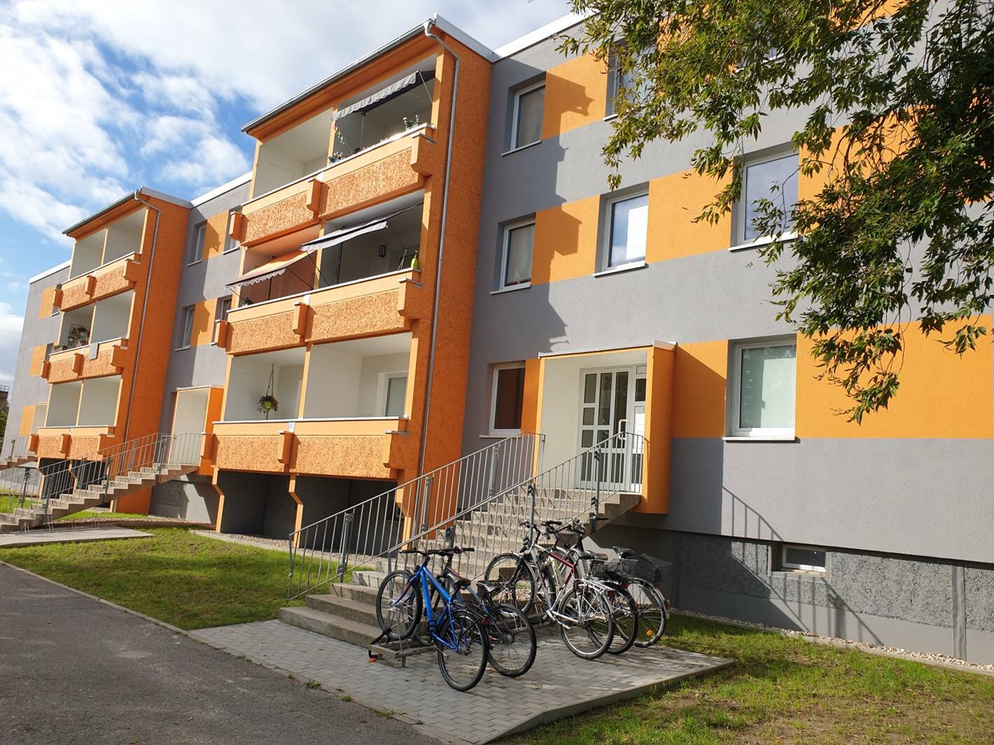 Sonnige 3 Zimmer Wohnung mit Balkon und Dusche im Erdgeschoss Am Schalm 1 b EG links