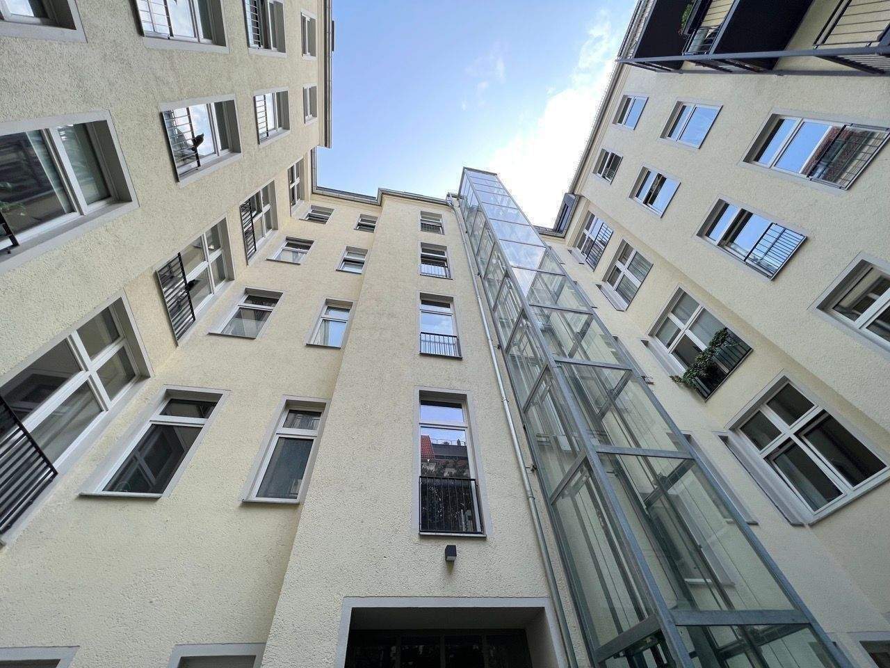ATTRAKTIVER ALTBAU NÄHE VOLKSPARK FRIEDRICHSHAIN - IM SCHÖNEN BÖTZOWVIERTEL - ZUR ZEIT VERMIETET – Berlin – Vorschaubild 4