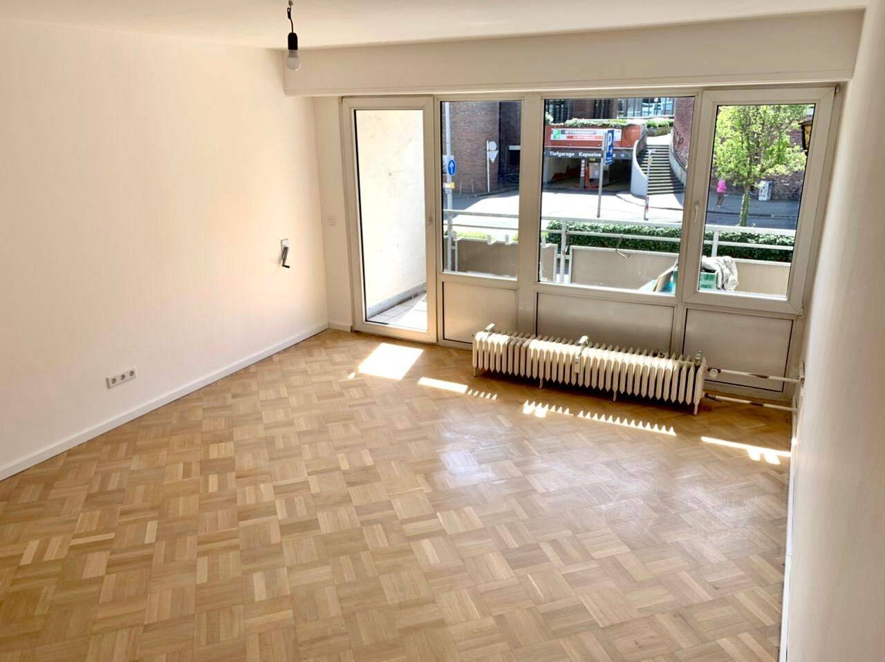 Kernsanierte, helle 3 Zimmer Wohnung mit Balkon und Aufzug im Zentrum, seniorengerecht – Mönchengladbach – Vorschaubild 2