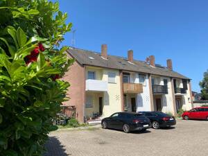 Gepflegtes Reihenmittelhaus mit 6 Zimmern auf einem Hintergrundstück