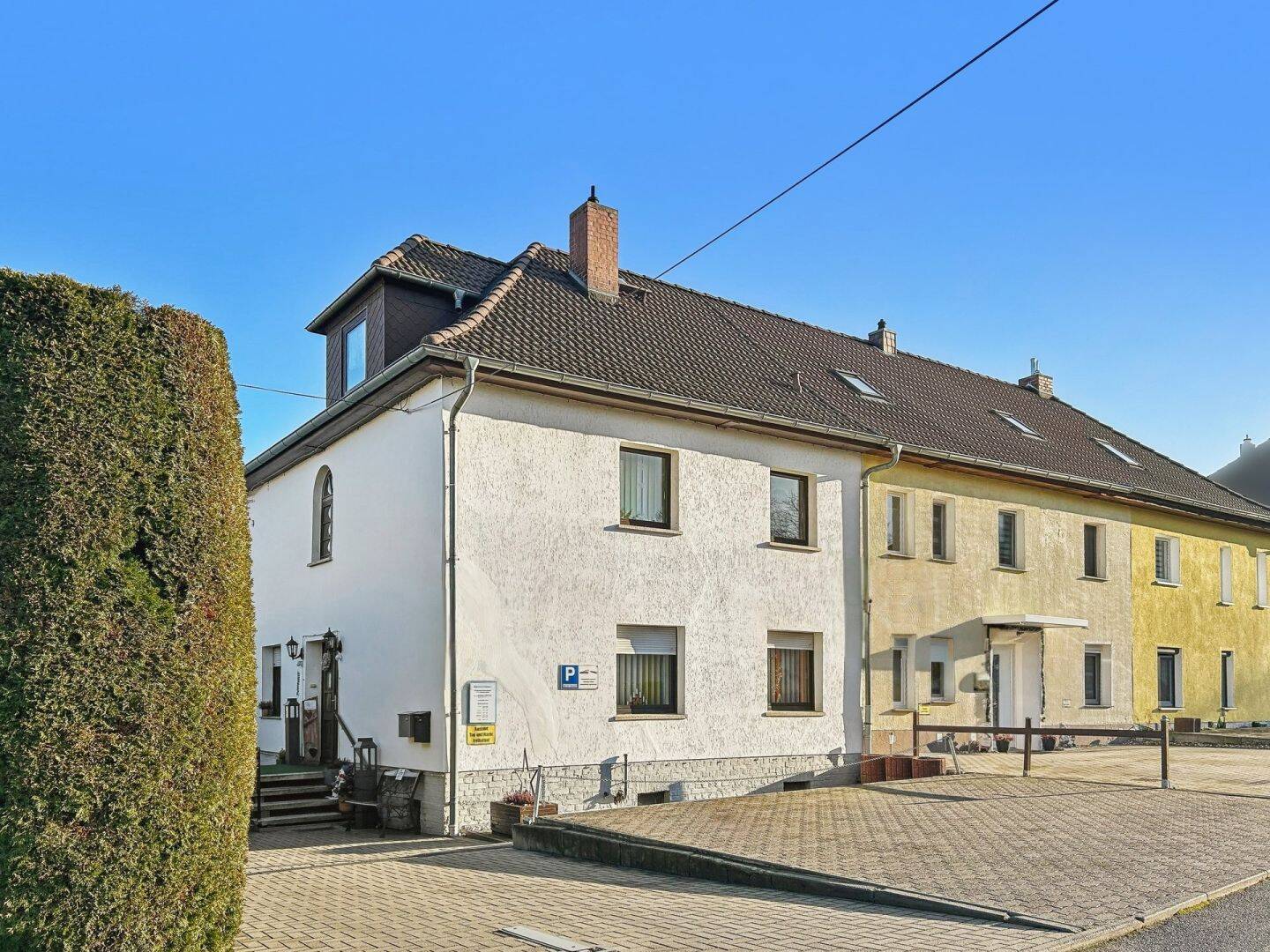 Attraktives Reihenendhaus mit Entwicklungspotenzial in Mücheln – Mücheln (Geiseltal) – Bild 1 von 9