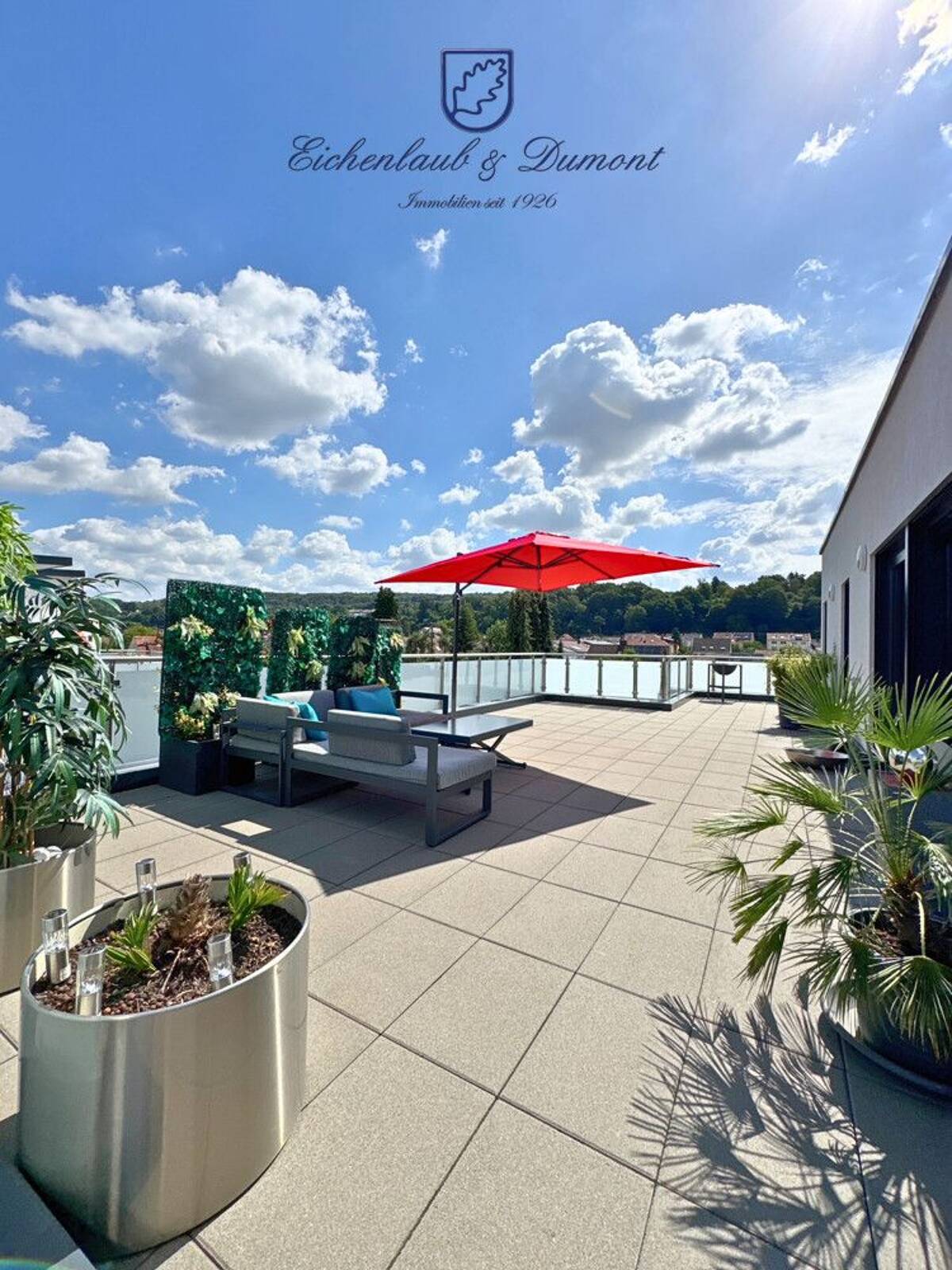 Neuwertiges luxuriöses + energieeffizientes Penthouse mit EBK + 2 TG-Stellplätzen – 66129 Saarbrücken – Bild 1 von 9
