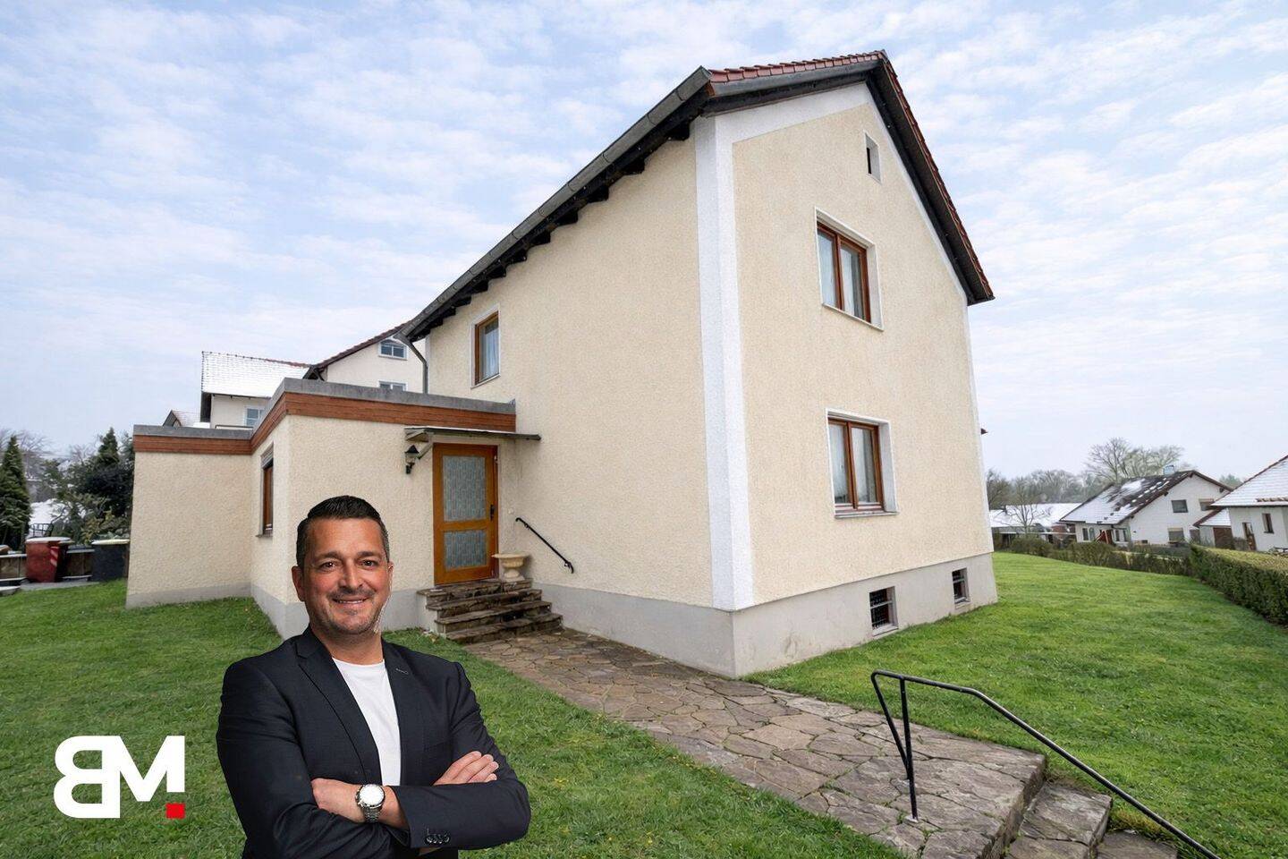 PROVISIONSFREI! Einfamilienhaus mit Garten & Ausbaupotenzial - Raum für eigene Wohnideen – Langenneufnach – Bild 1 von 9