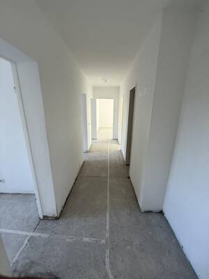 leere 4-Zi. Wohnung in Wiesbaden-Delkenheim – 65205 Wiesbaden – Vorschaubild 4