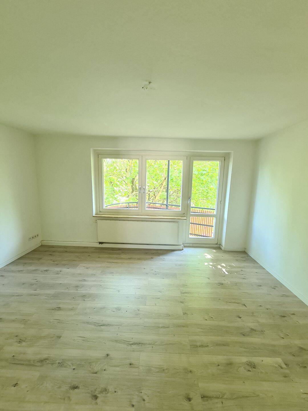 3- Zimmer mit Balkon WG geeignet und EBK :) in zentraler Lage von Chemnitz – Chemnitz – Vorschaubild 9