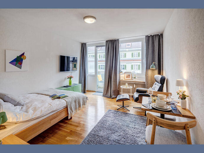 Möbliert: Neu möblierte Wohnung nahe Rotkreuzplatz