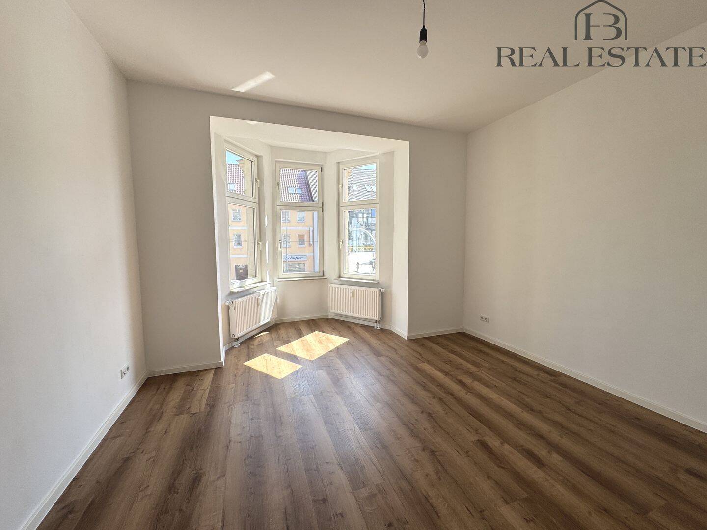 Moderne 3-Raumwohnung mit Balkon, EBK und Aufzug !