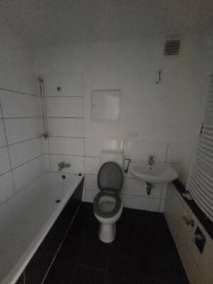 geräumige 3-Raum-Wohnung mit Fahrstuhl und Wannenbad – 19063 Schwerin – Vorschaubild 7