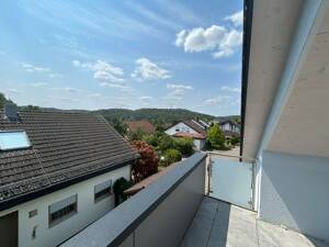 Großzügige 3,5-Zimmer-Dachgeschosswohnung mit 2 Balkonen, Fußbodenheizung & EBK – 71263 Weil der Stadt – Vorschaubild 4
