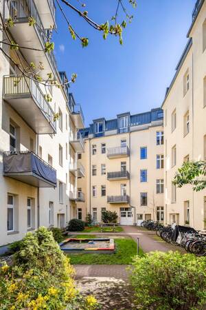 Voll renovierte 2-Zimmer-Altbauwohnung mit Balkon & Aufzug - Bezugsfrei & provisionsfrei! – 13088 Berlin – Vorschaubild 3