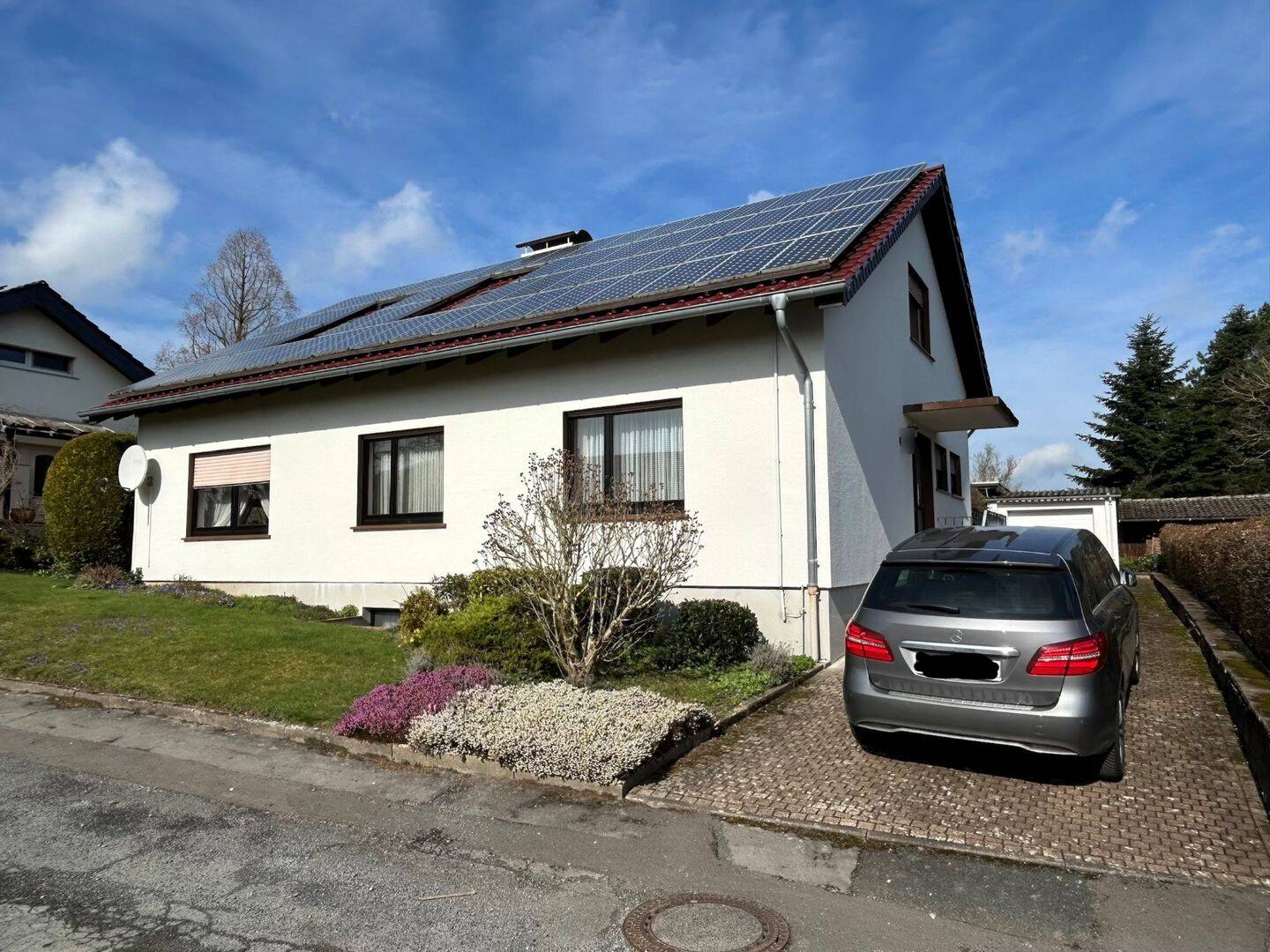 Einfamilienhaus mit traumhaften Blick - Ihr neues Zuhause in Kalletal-Hohenhausen – Kalletal – Bild 1 von 9