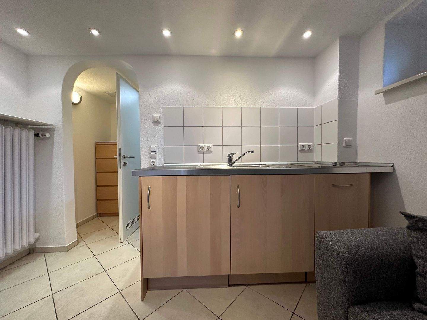 Frei ab sofort / Möblierte 1 - Zimmer - Untergeschosswohnung (Kellerwohnung) mit Einbauküche und separatem Eingang – Trier – Vorschaubild 3
