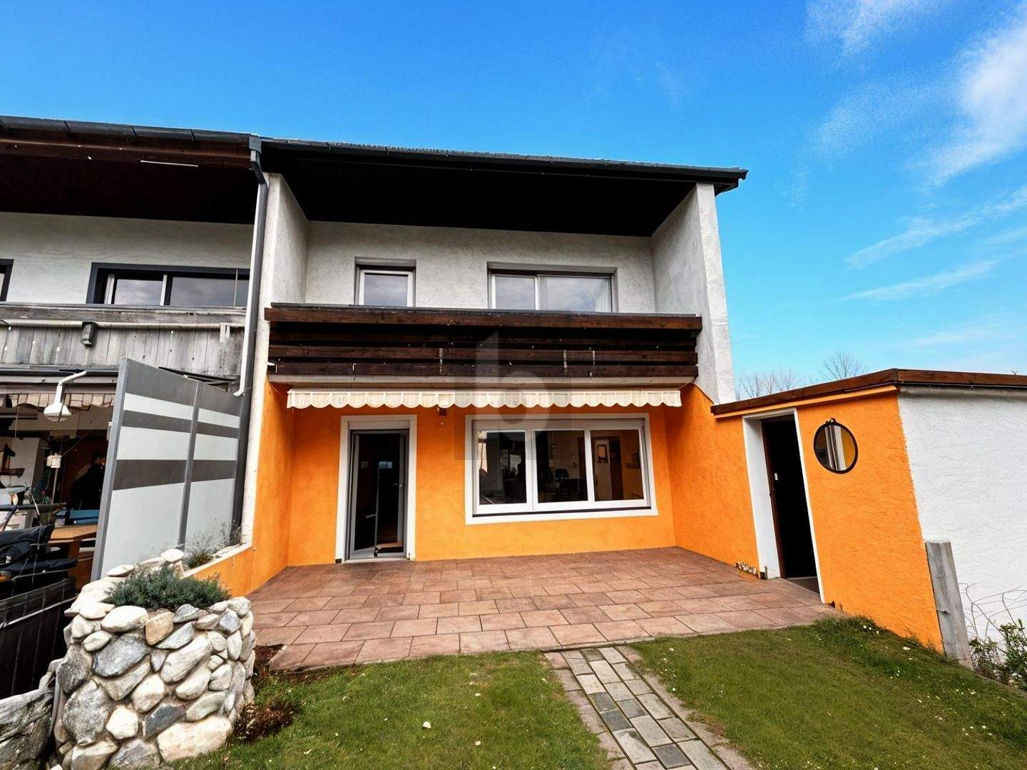 ZUHAUSE MIT DACHREFUGIUM & SONNENTERRASSE – Kiefersfelden – Bild 1 von 5